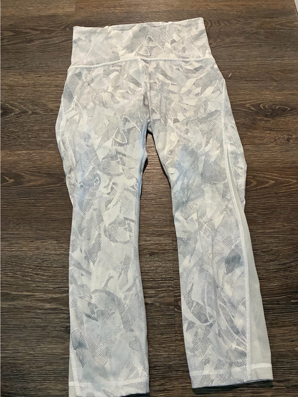 lululemon athletica Light Gray Printed Capri Leggings